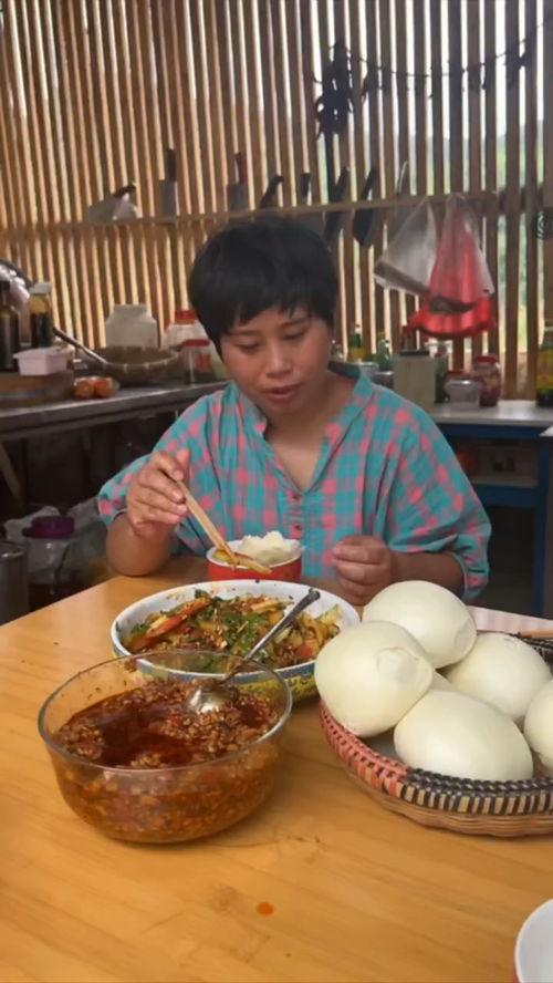 娱乐吃瓜酱吃饭