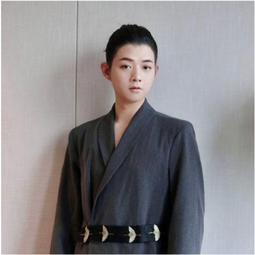 娱乐圈两个男人吃瓜,揭秘幕后真相